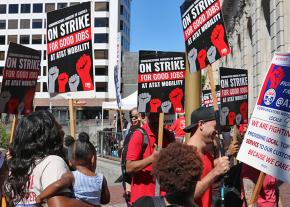AT&T workers on the picket line in San Francisco